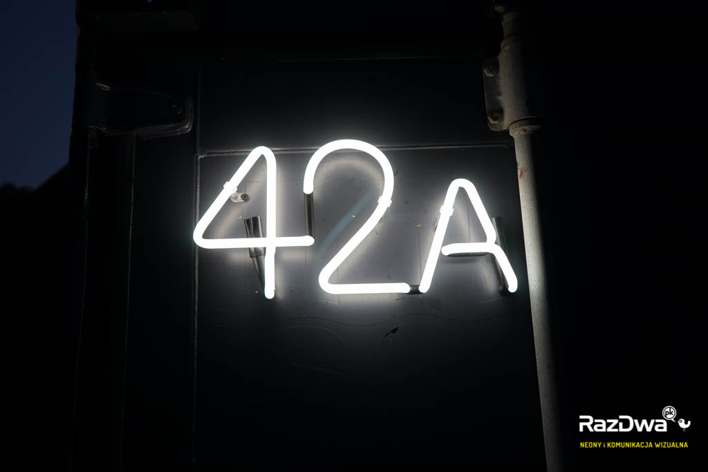 neon-42a-numer-porzadkowy-kontener-garaz-slask-4