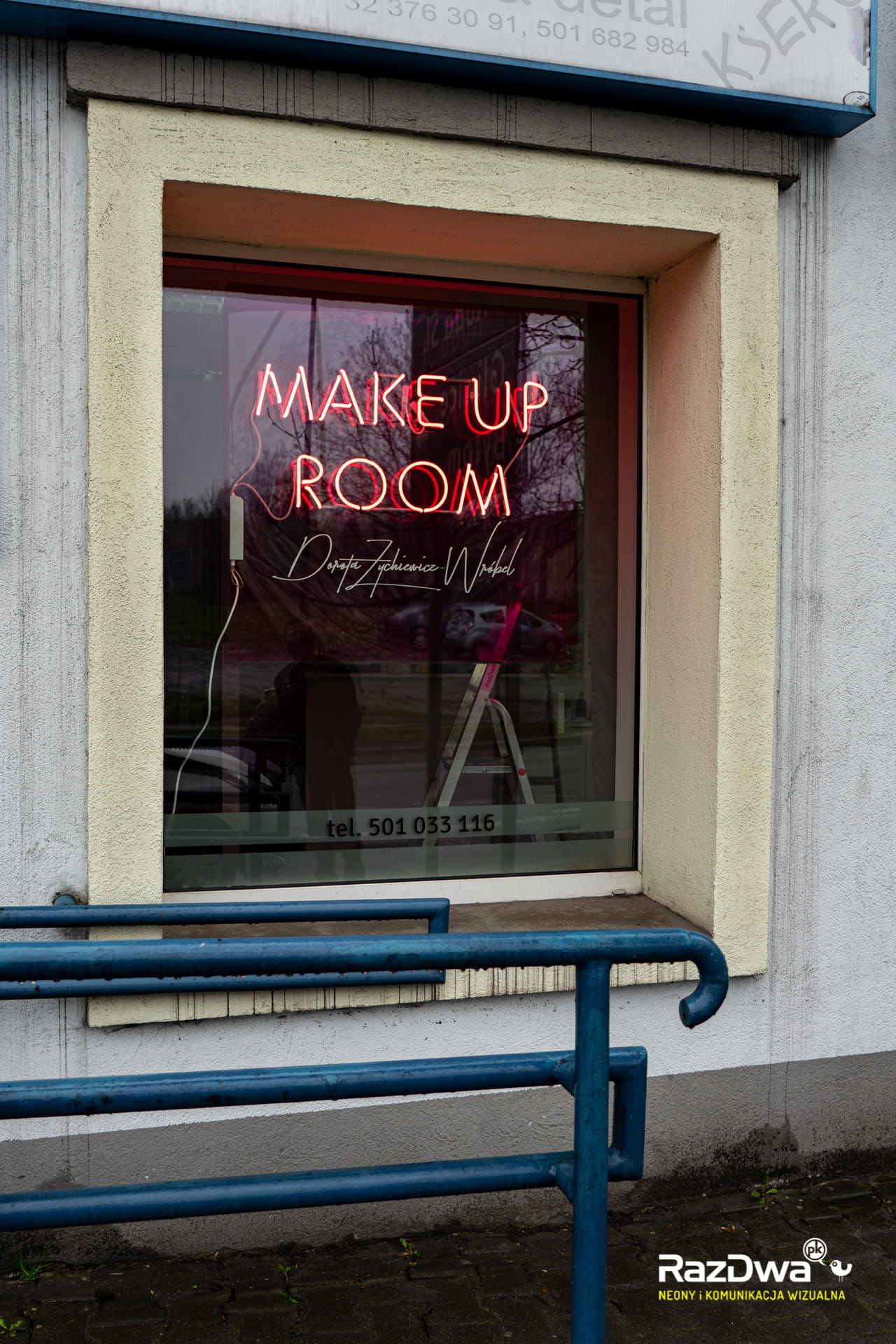 neon-logo-oznakowanie-make-up-room-zabrze-04